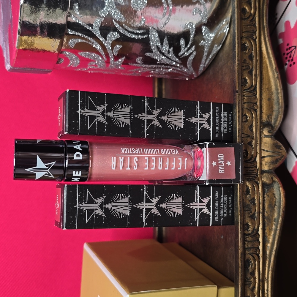 Ryland- velour liquid lipstick - Jeffree Star - Picture 2 of 3